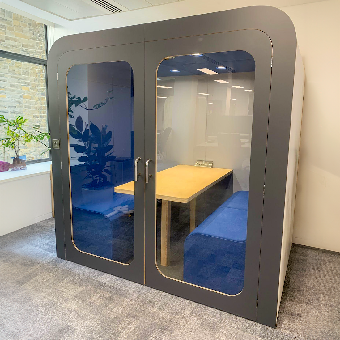 Four-Person Soundproof Meeting Room