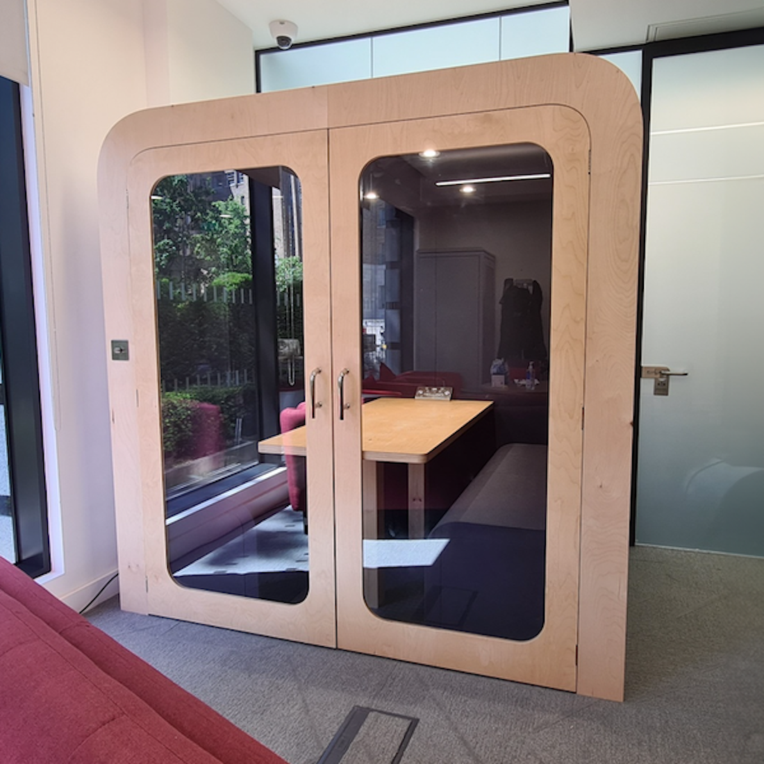 Four-Person Soundproof Meeting Room