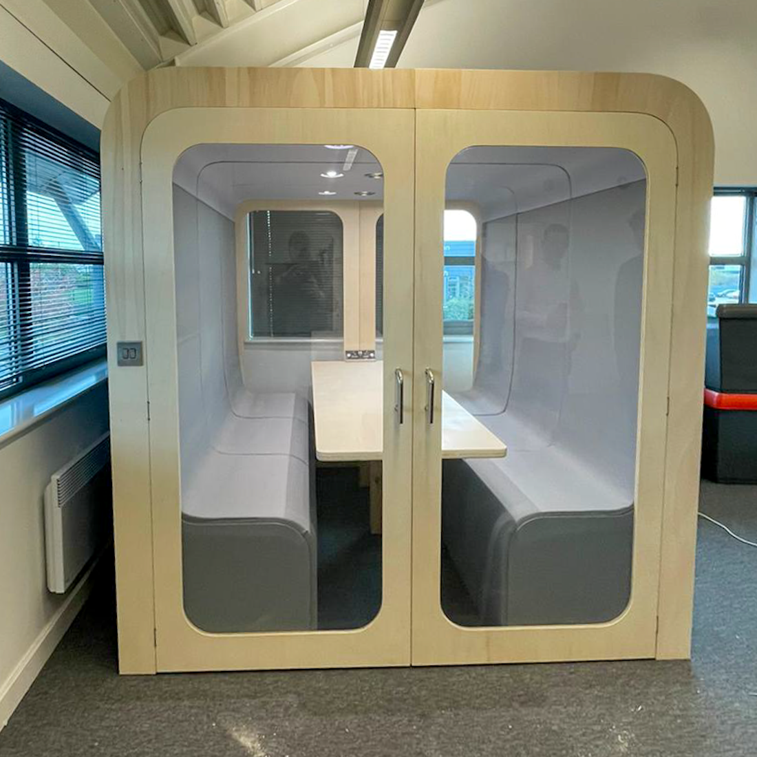 Four Person Soundproof Meeting Booth