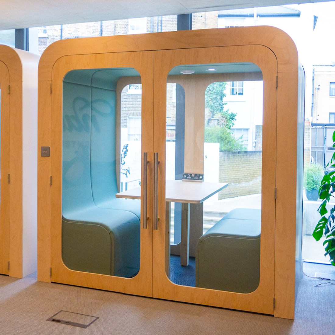 Four-Person Soundproof Meeting Room