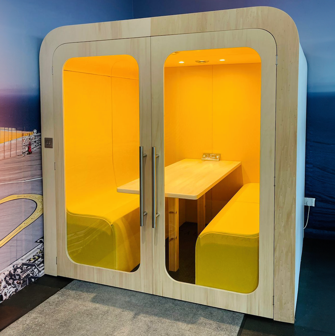 Four Person Soundproof Meeting Booth