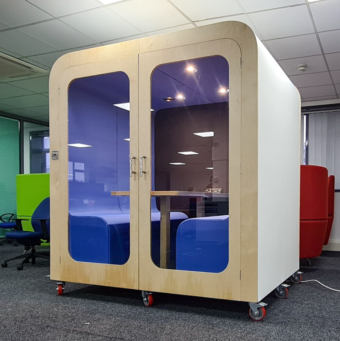 Four-Person Soundproof Meeting Room
