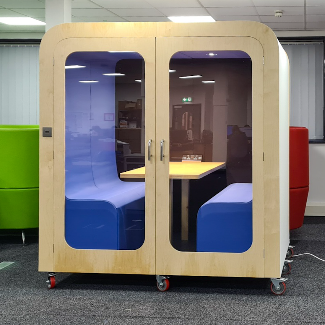 Four Person Soundproof Meeting Booth