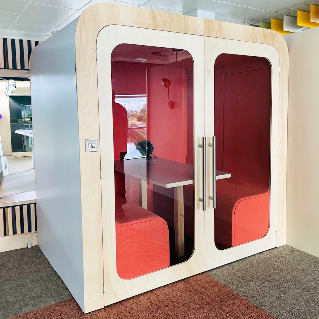 Four Person Soundproof Meeting Booth