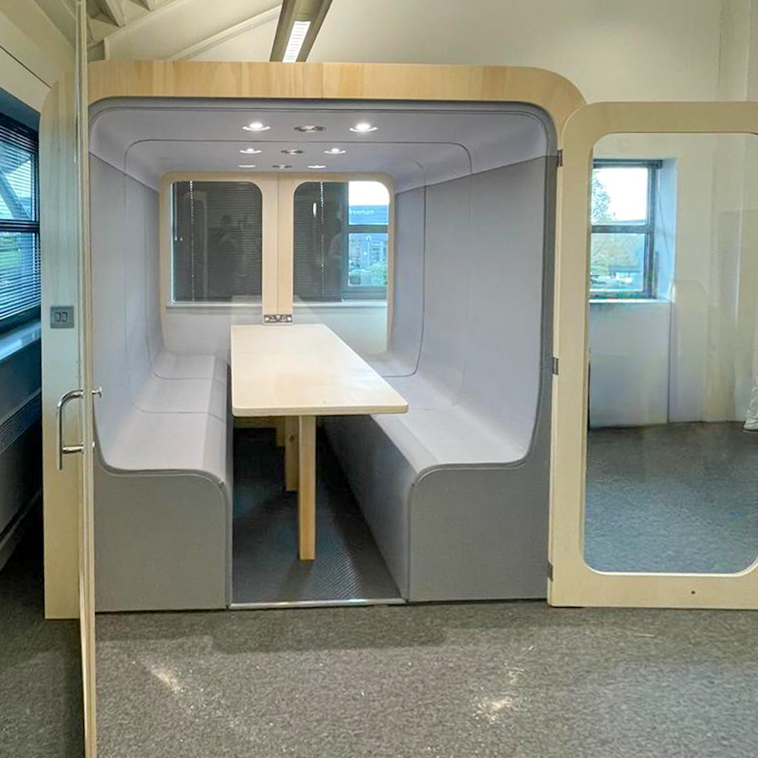 Four Person Soundproof Meeting Booth