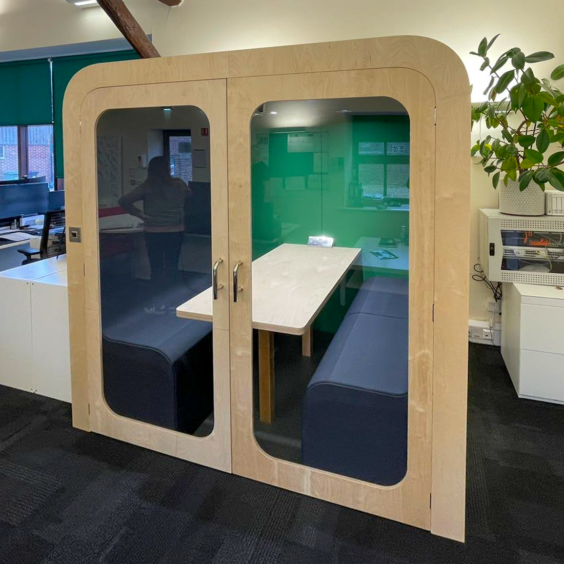 Four Person Soundproof Meeting Booth