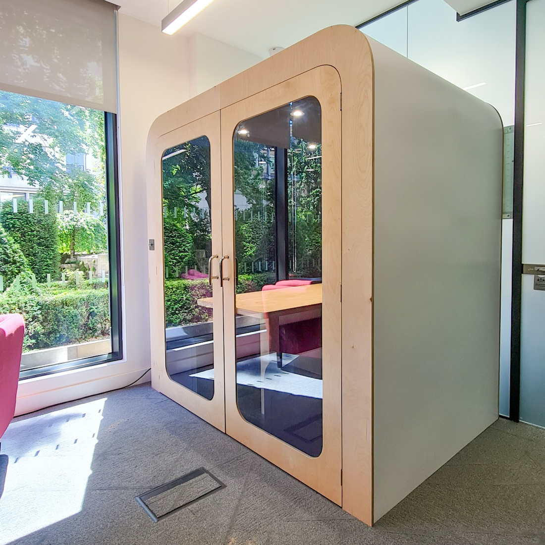 Four Person Soundproof Meeting Booth