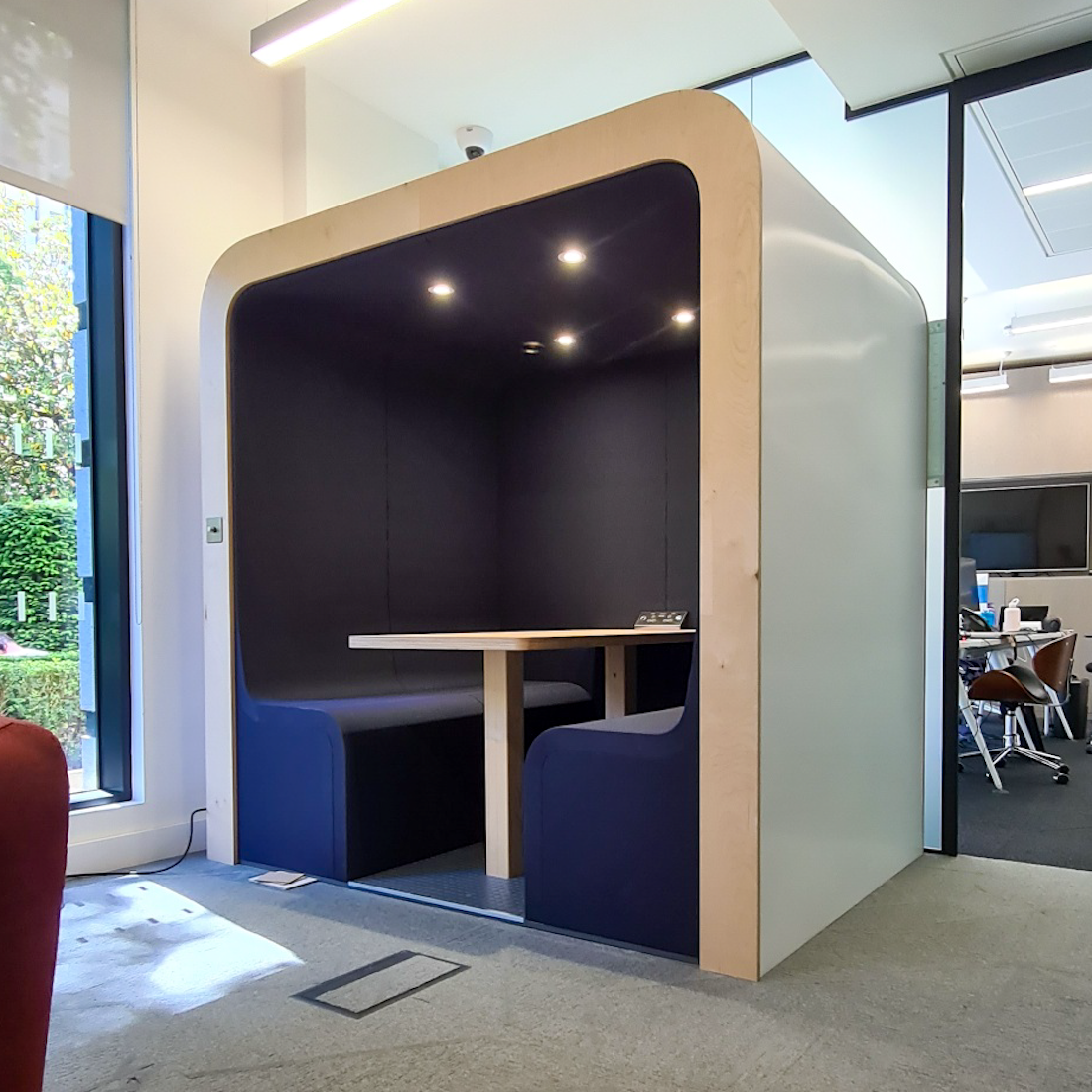 Four Person Soundproof Meeting Booth