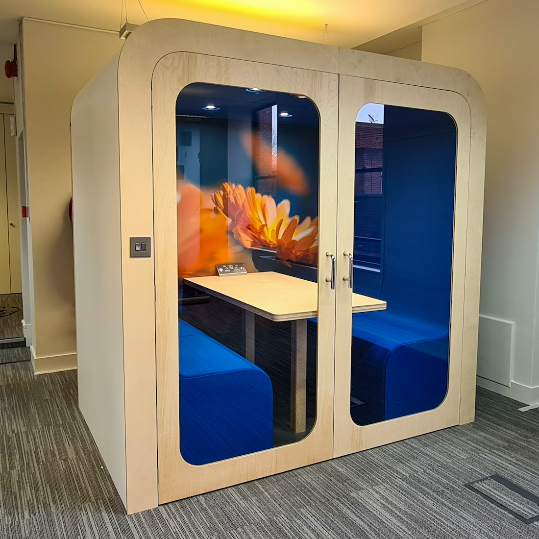 Four Person Soundproof Meeting Booth