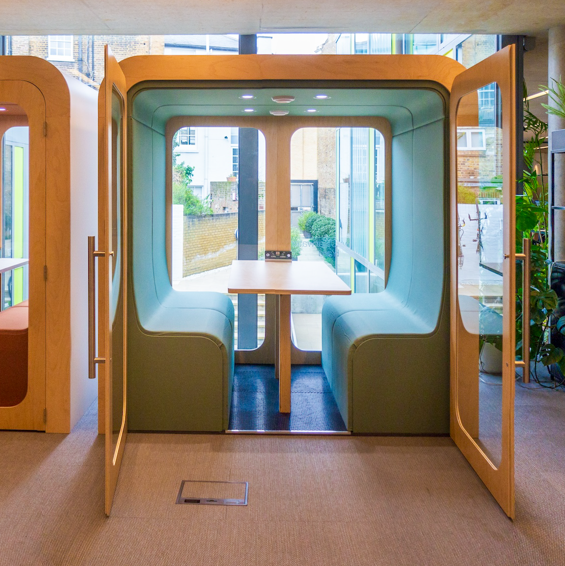 Four Person Soundproof Meeting Booth