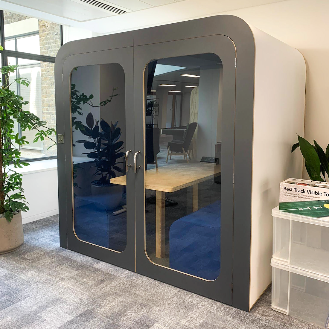 Four-Person Soundproof Meeting Room