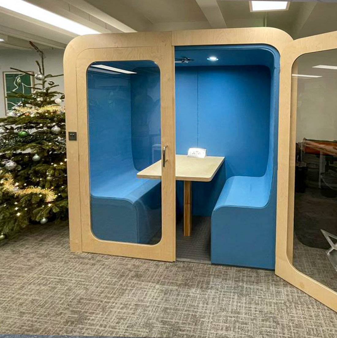 Four Person Soundproof Meeting Booth