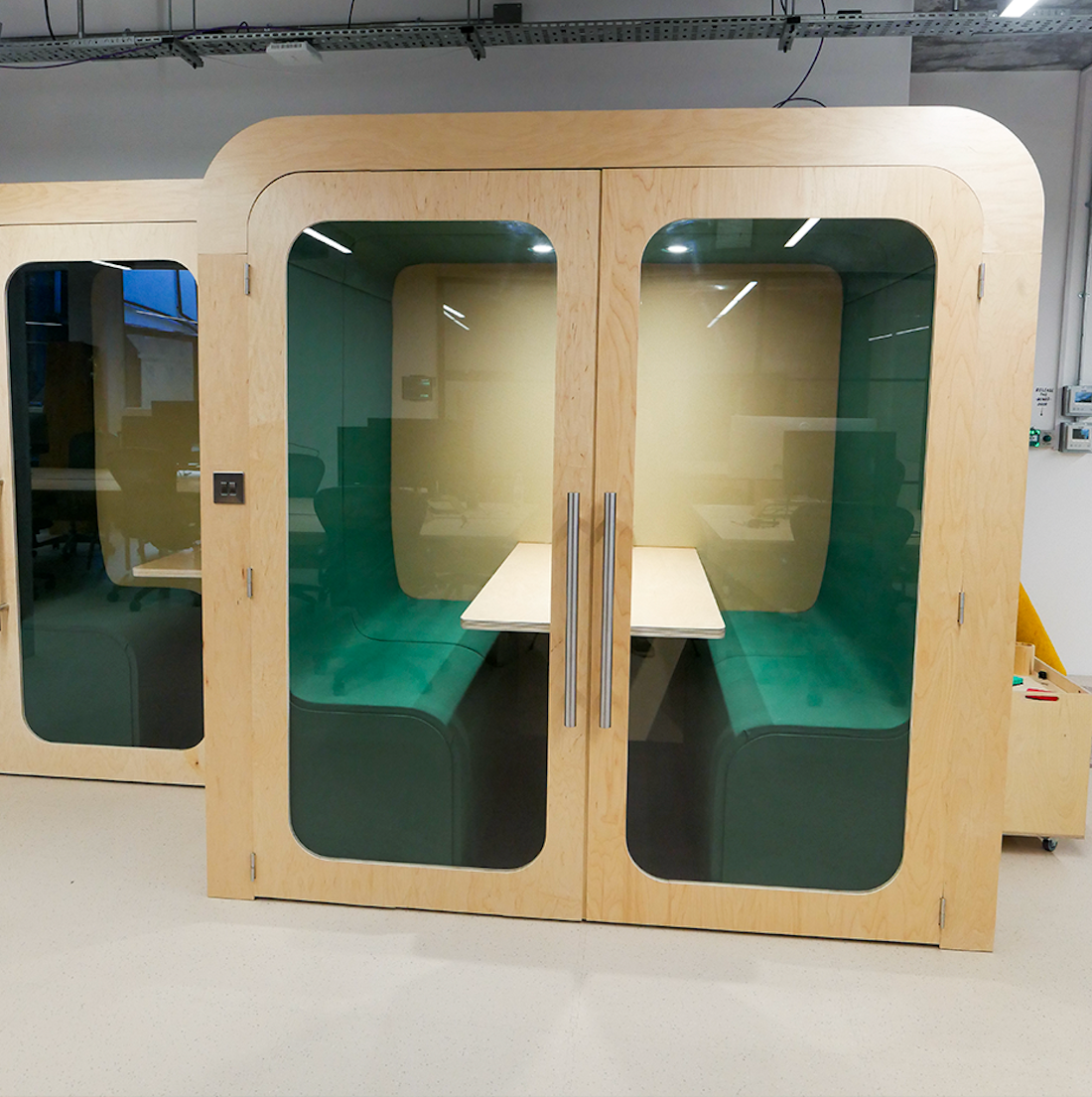 Four Person Soundproof Meeting Booth